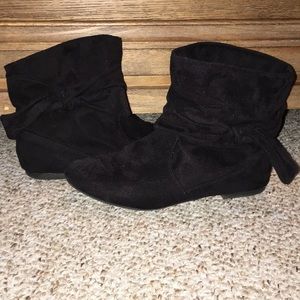 Arizona black ankle boots